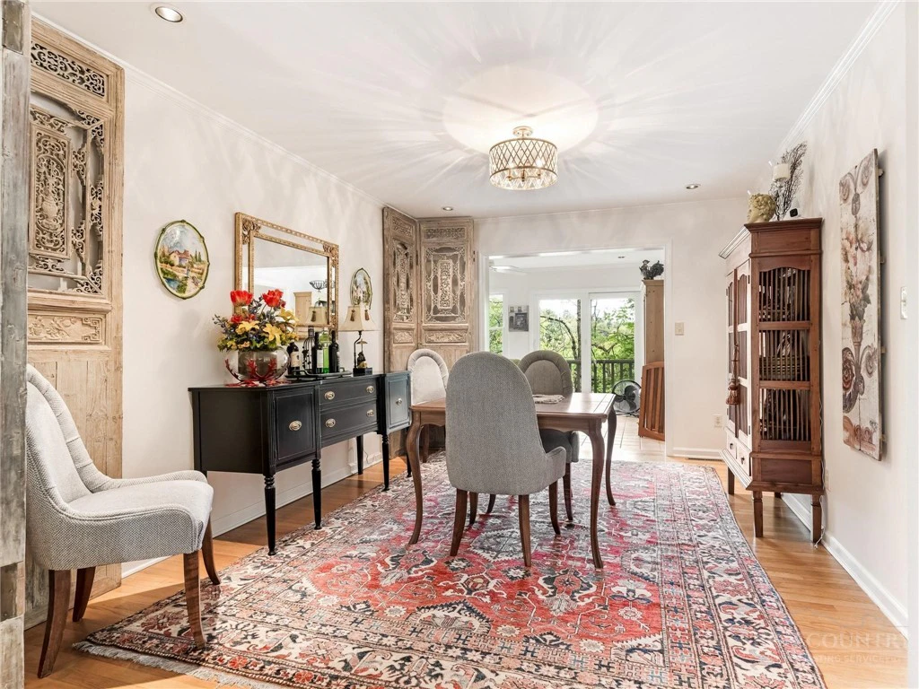 Image number 7 for the current listing