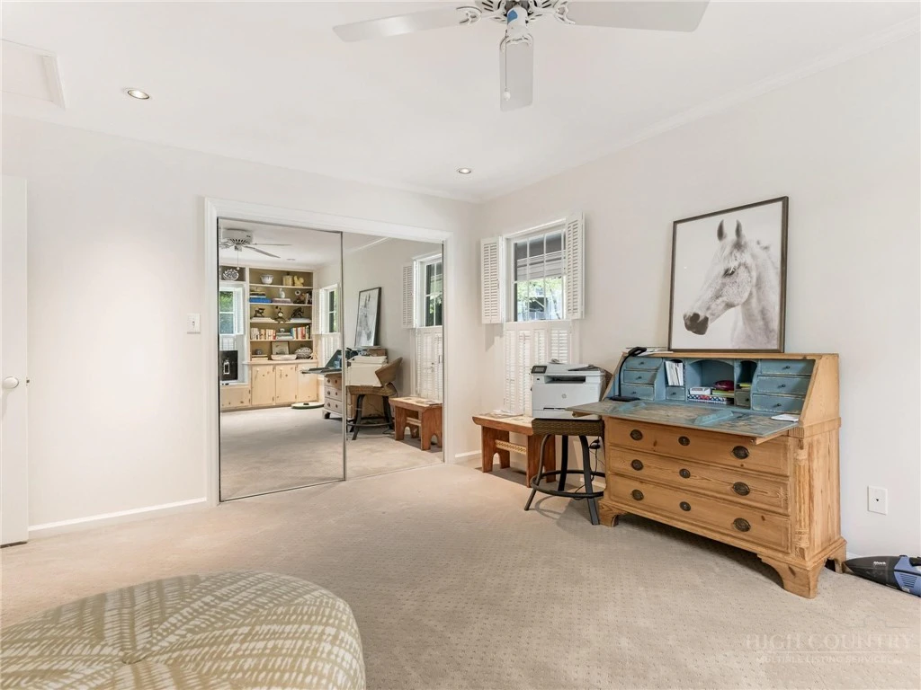 Image number 8 for the current listing