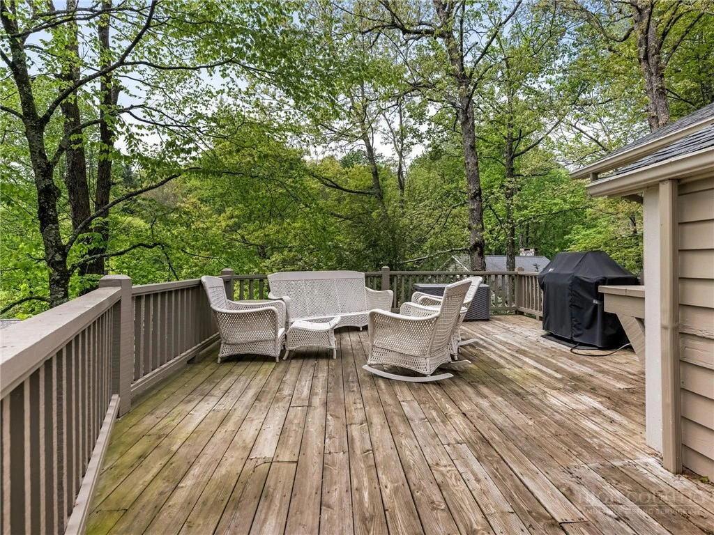 Image number 18 for the current listing