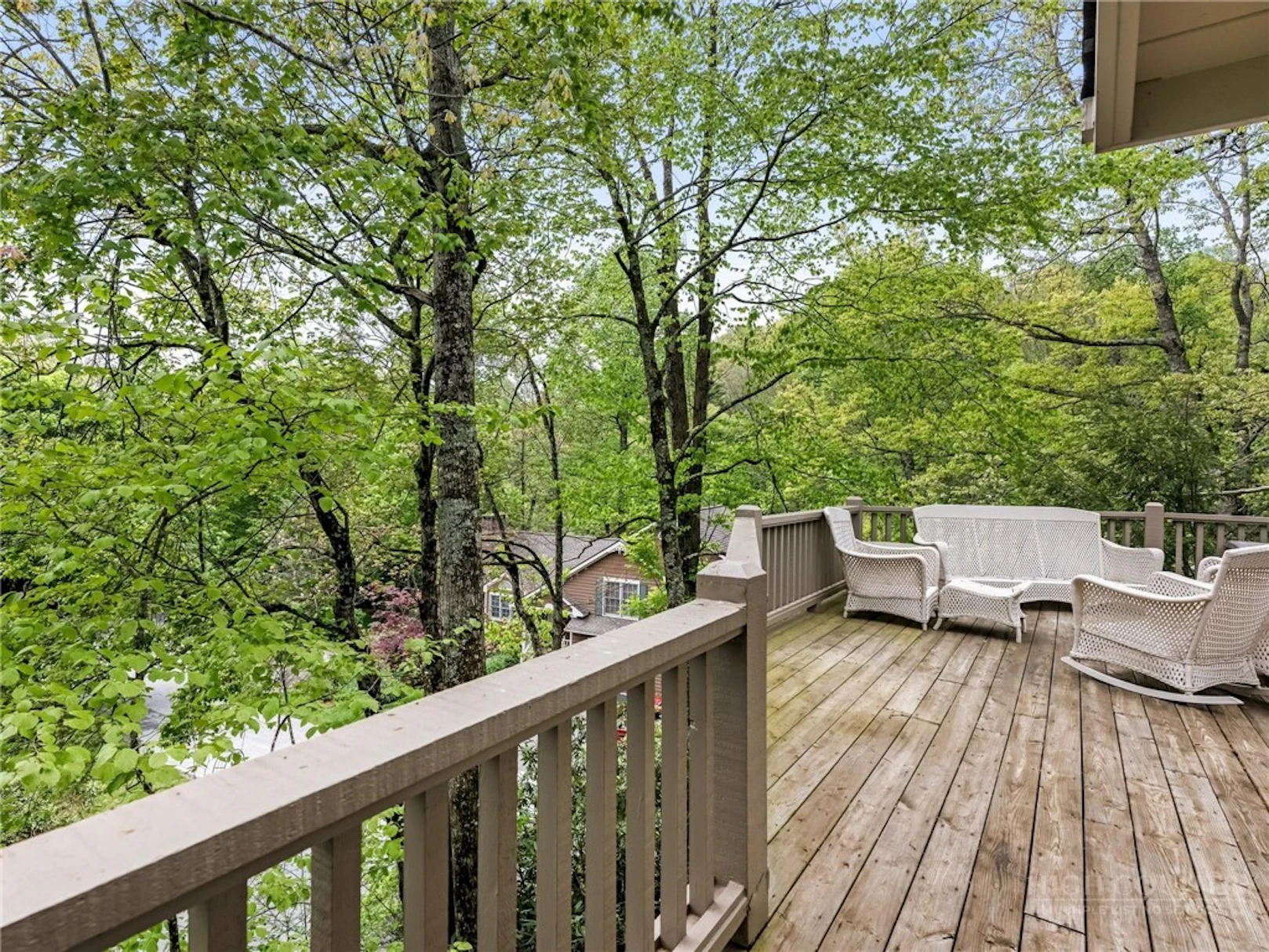 Image number 19 for the current listing