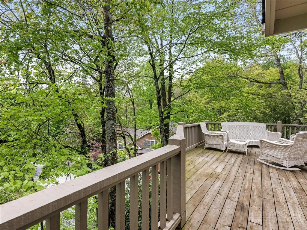 Image number 19 for the current listing