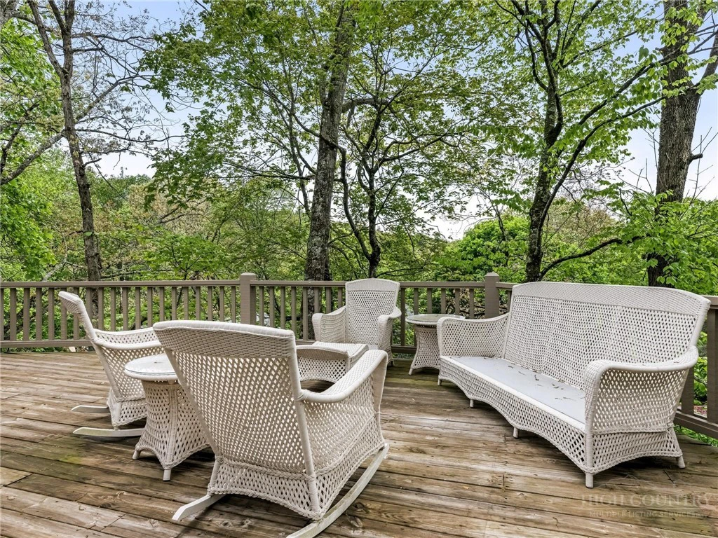 Image number 21 for the current listing