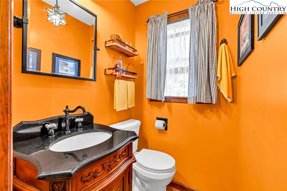 Image number 3 for the current listing