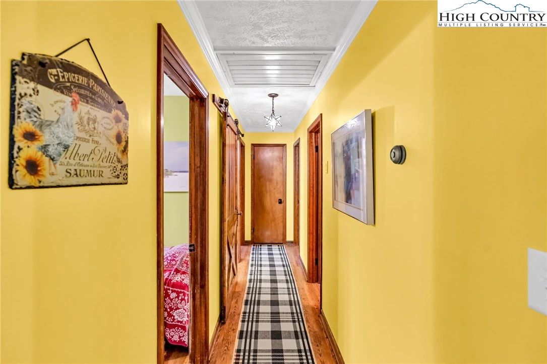 Image number 5 for the current listing