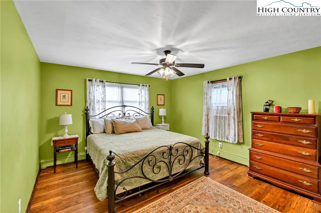 Image number 7 for the current listing