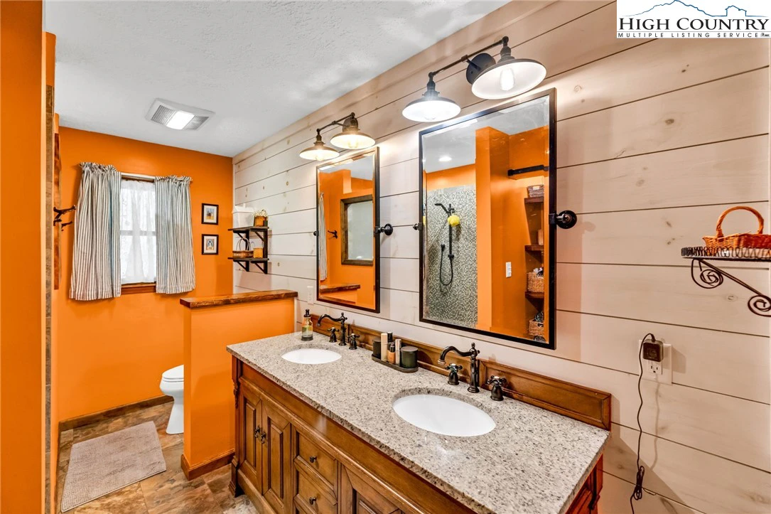 Image number 8 for the current listing