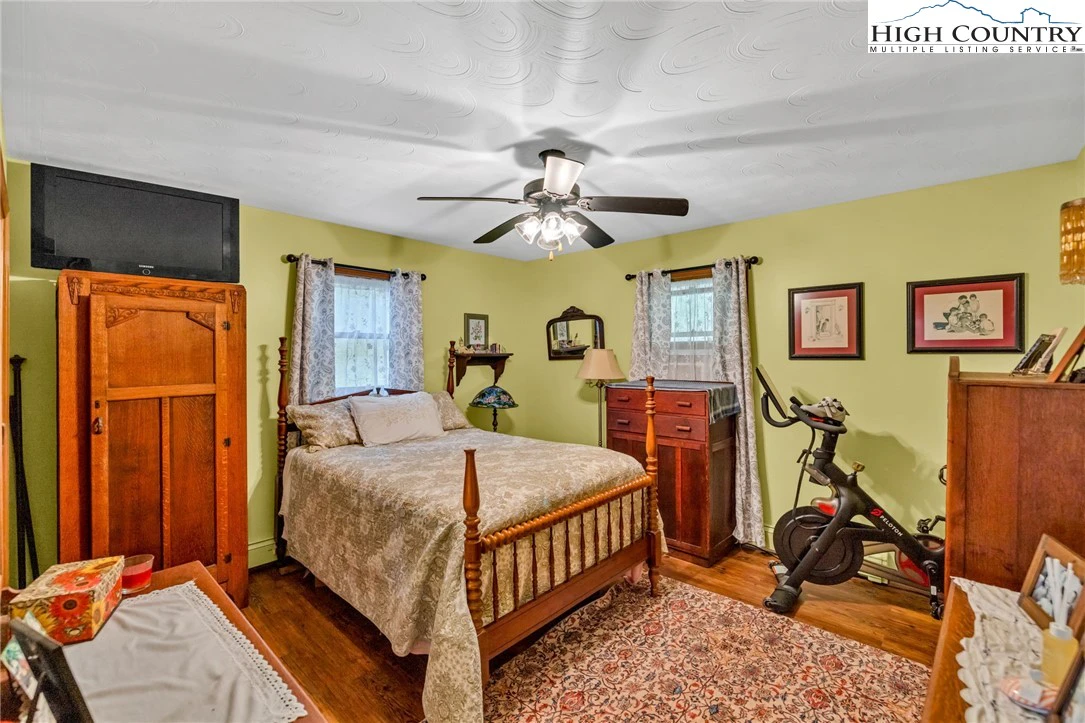 Image number 11 for the current listing