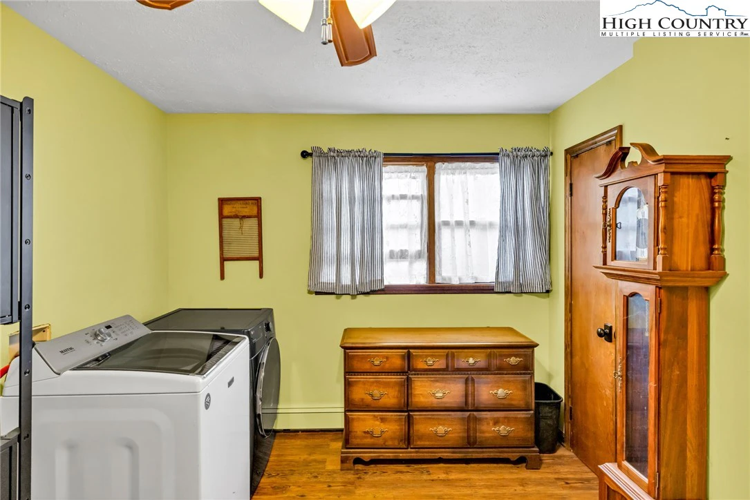 Image number 12 for the current listing