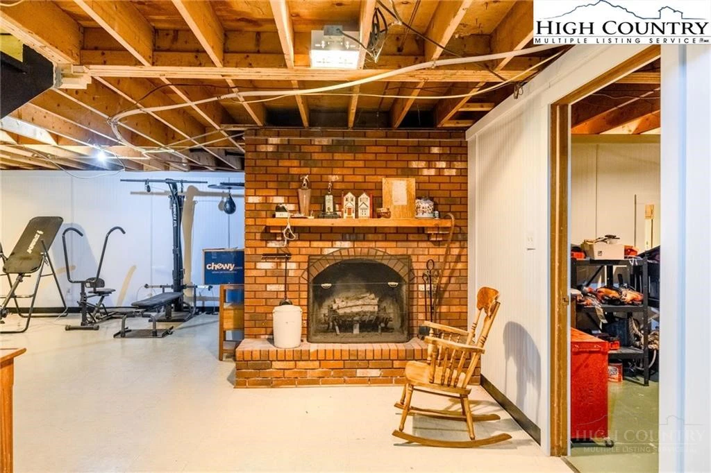 Image number 17 for the current listing