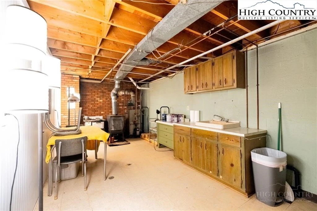 Image number 19 for the current listing