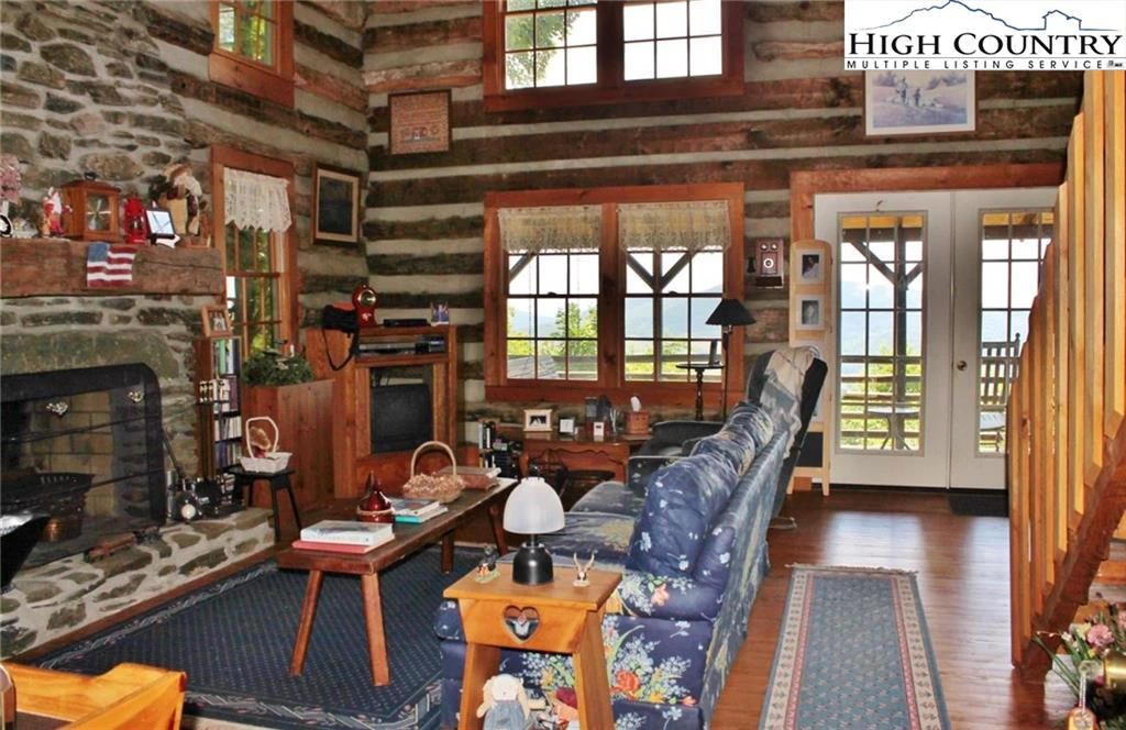 Image number 17 for the current listing