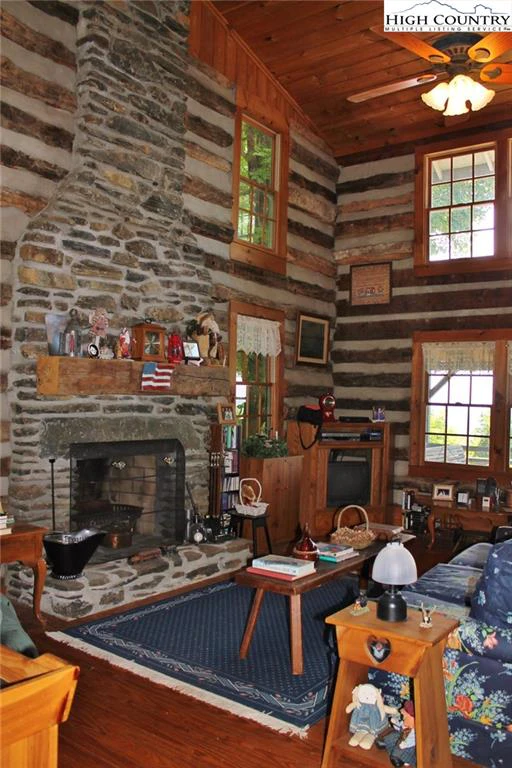 Image number 15 for the current listing
