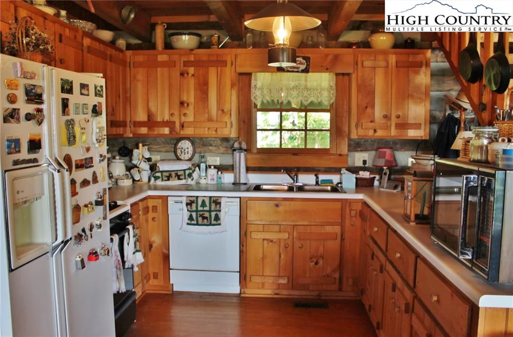 Image number 14 for the current listing