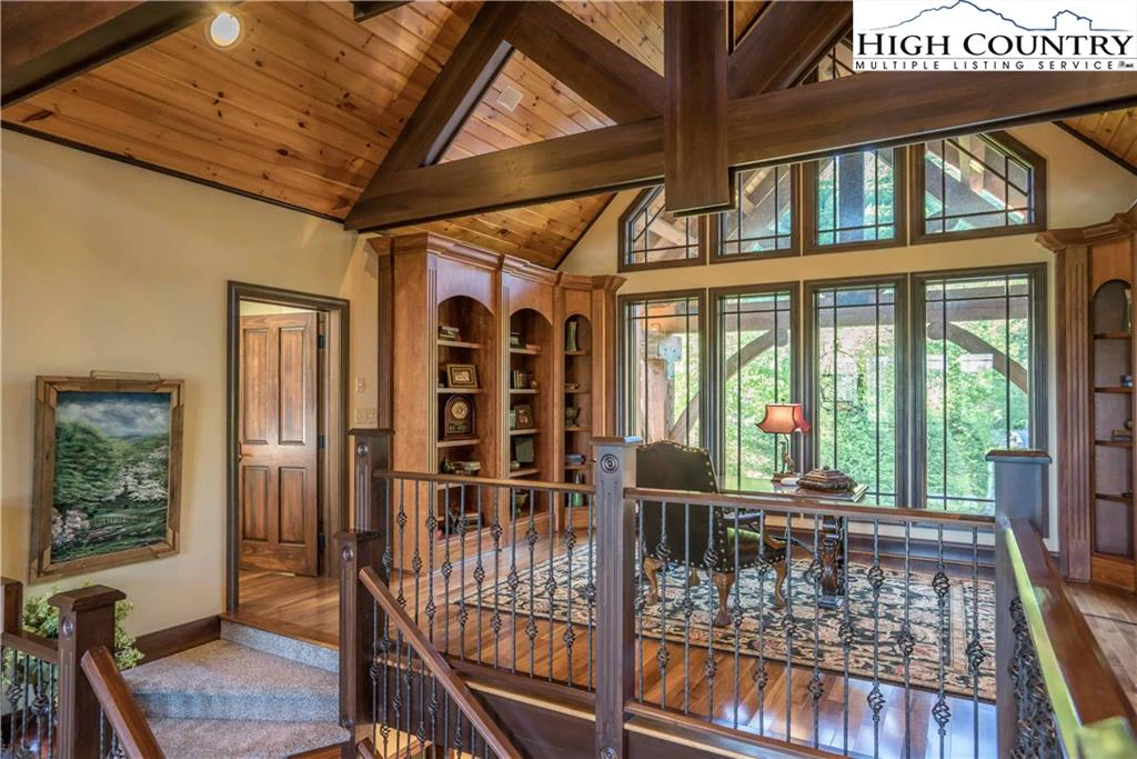 Image number 13 for the current listing