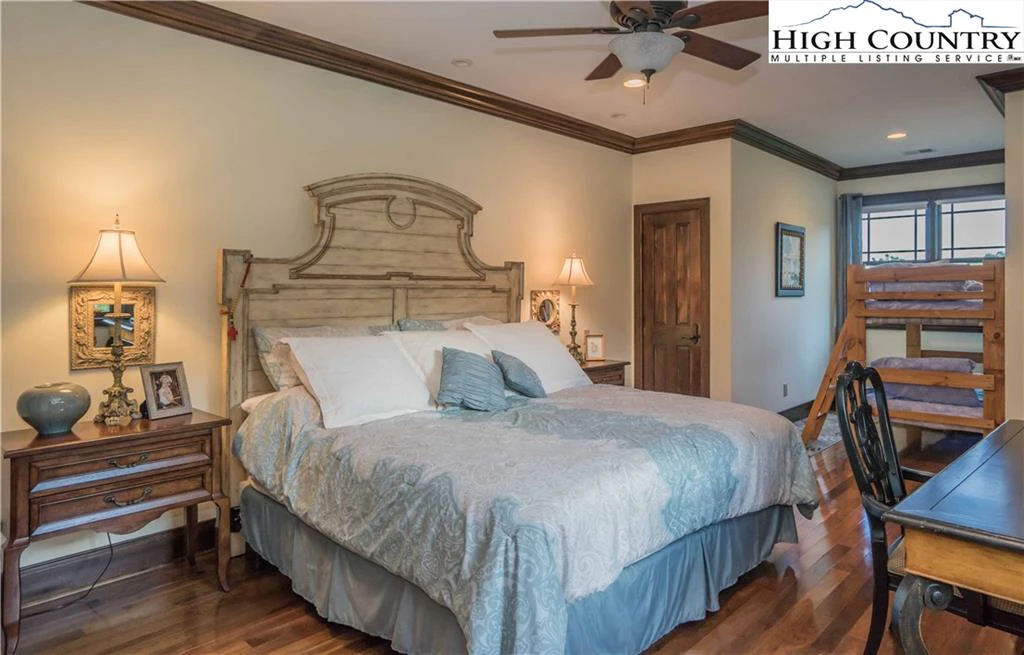Image number 6 for the current listing