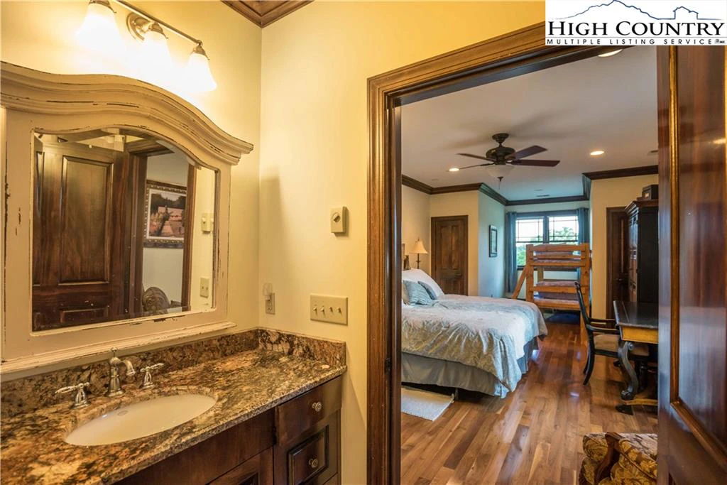 Image number 7 for the current listing