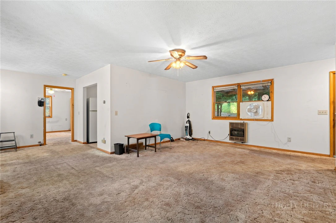 Image number 18 for the current listing