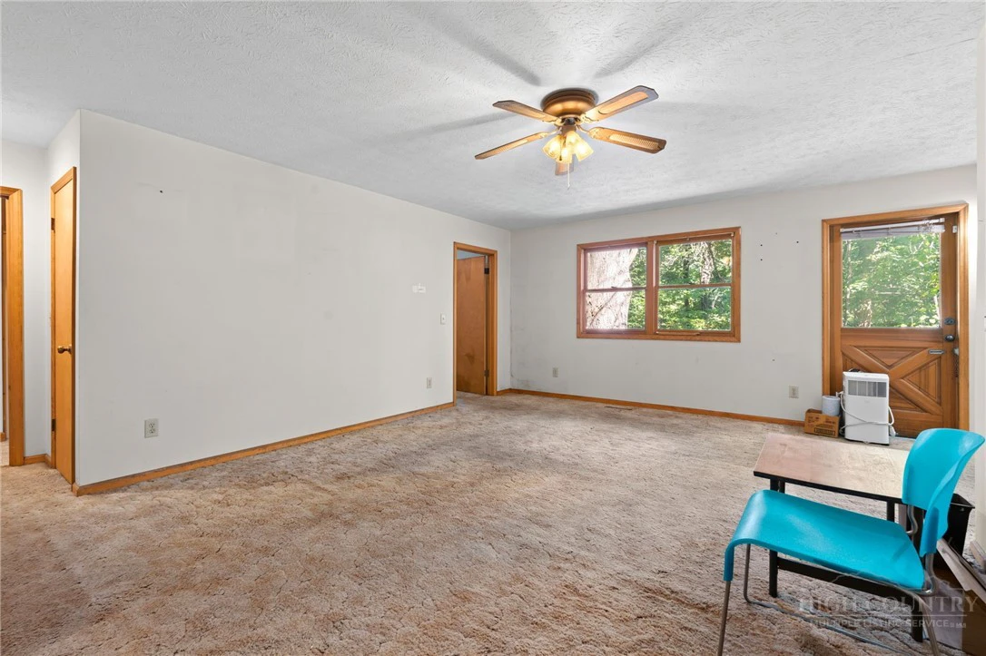 Image number 20 for the current listing