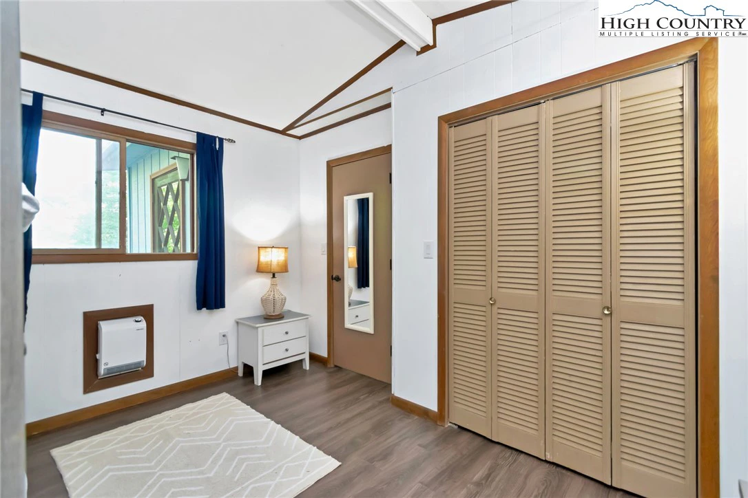 Image number 10 for the current listing
