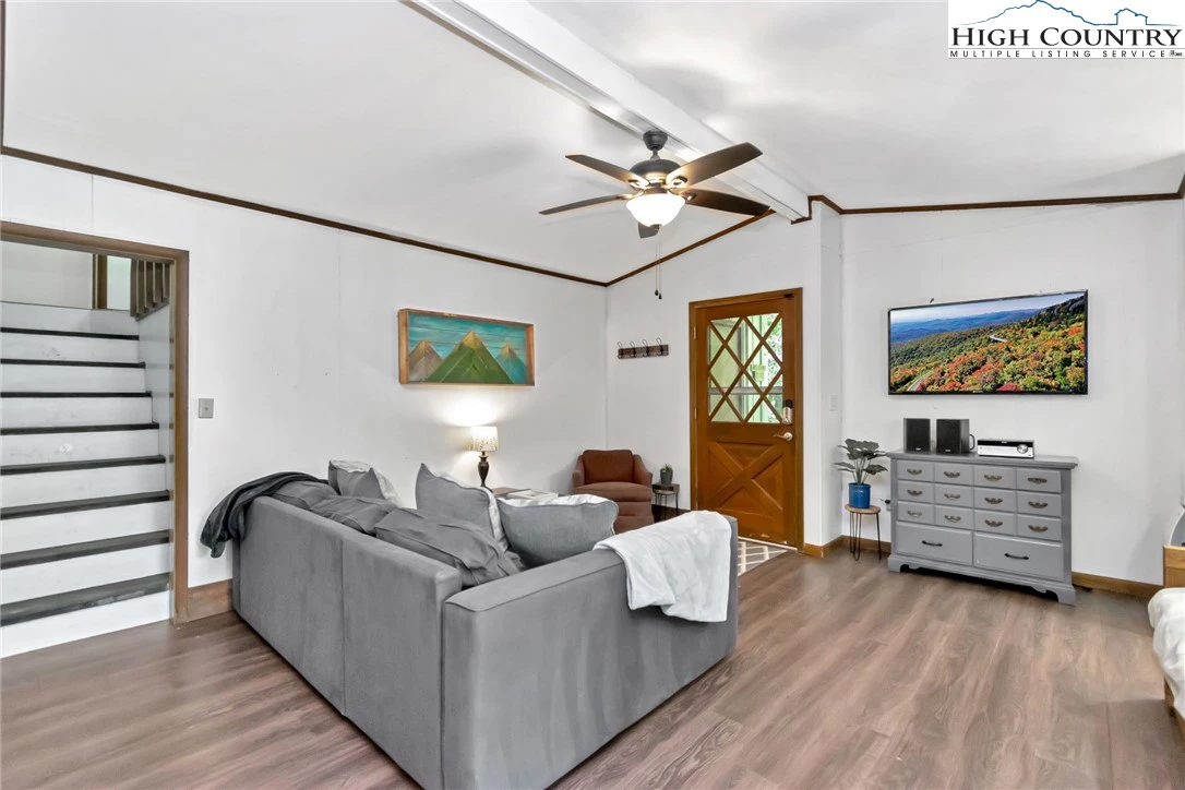 Image number 14 for the current listing