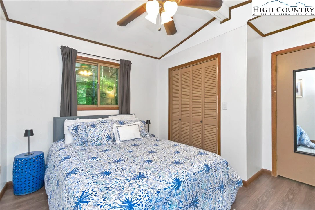 Image number 3 for the current listing
