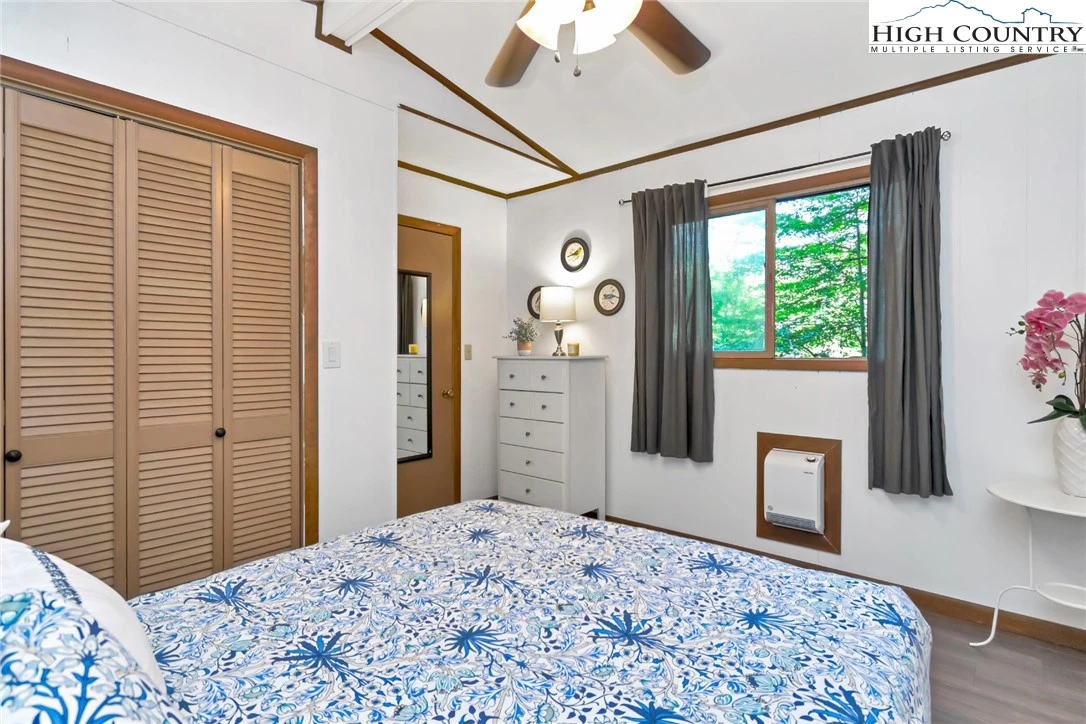 Image number 5 for the current listing