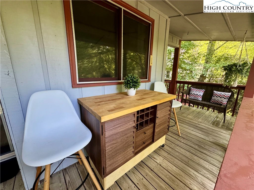 Image number 15 for the current listing