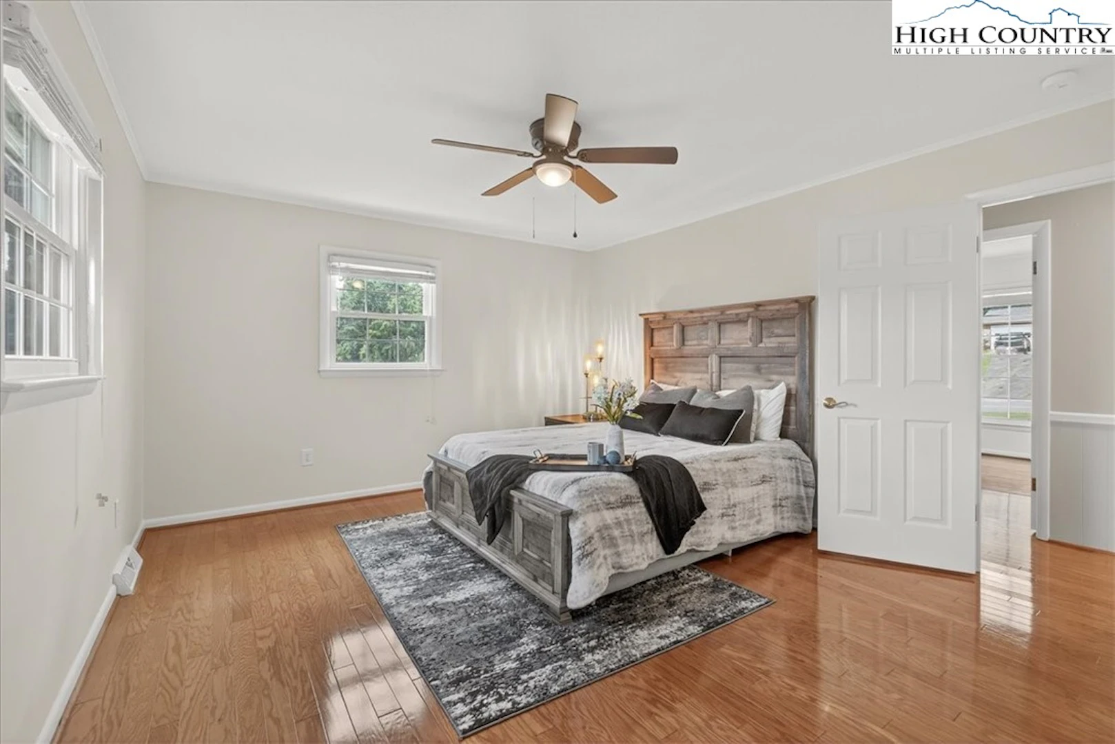 Image number 9 for the current listing