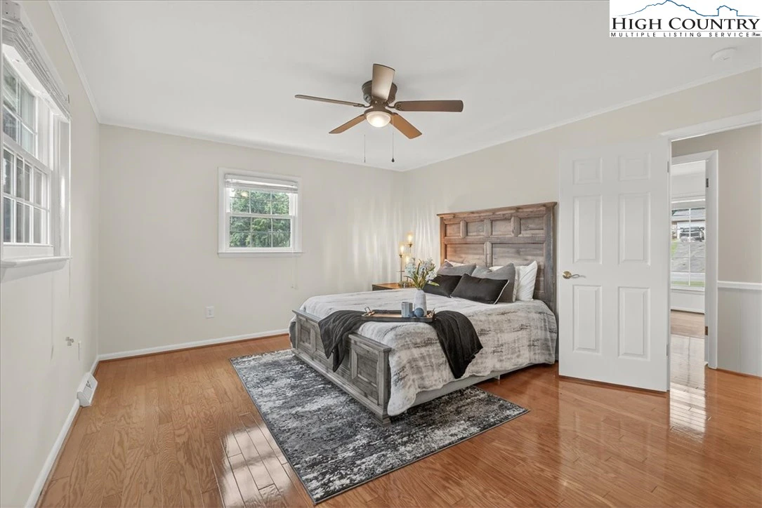 Image number 9 for the current listing