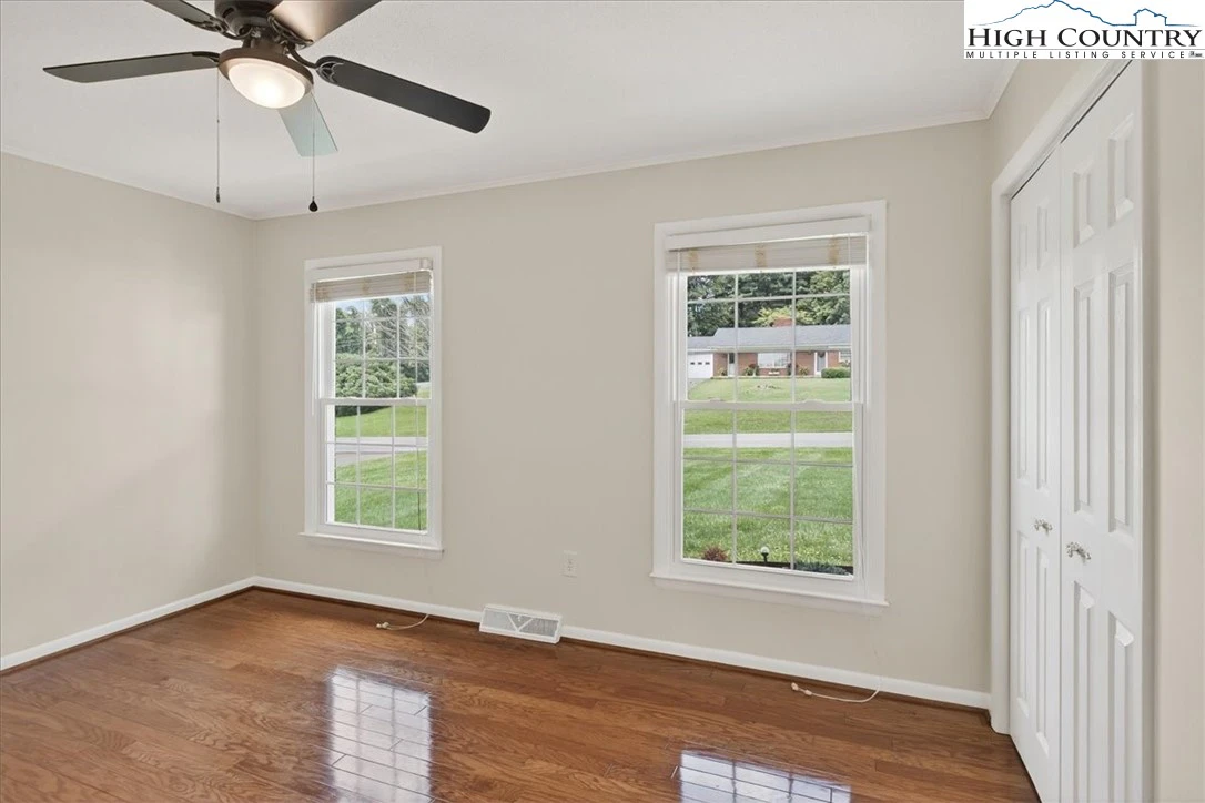 Image number 6 for the current listing