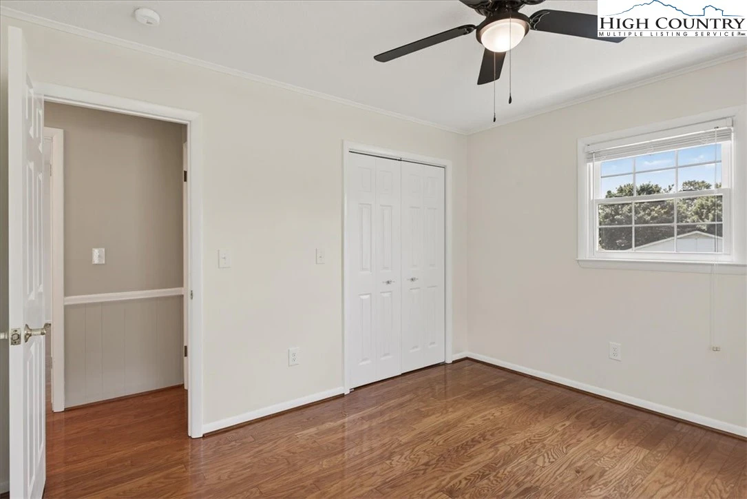 Image number 12 for the current listing