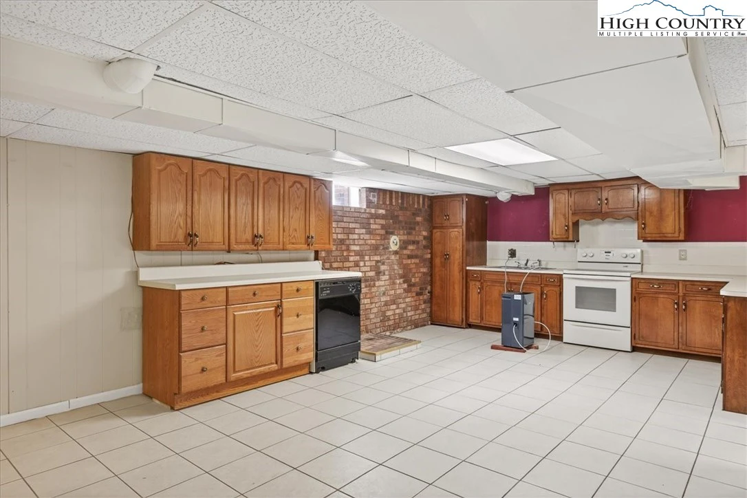 Image number 2 for the current listing