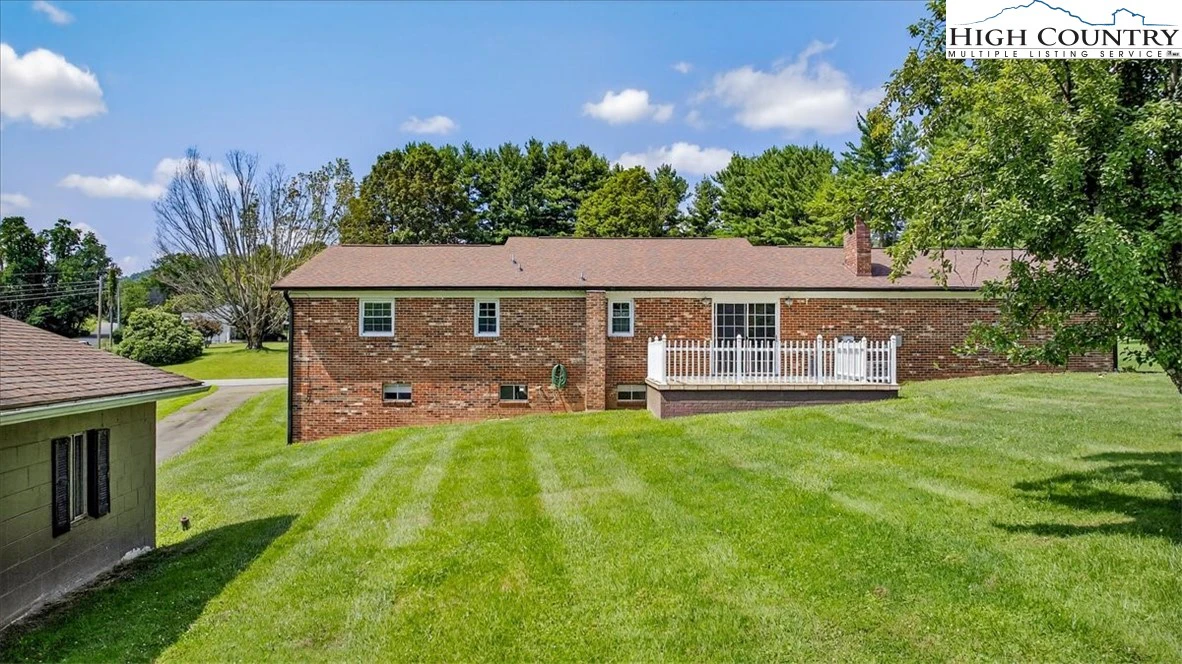 Image number 16 for the current listing