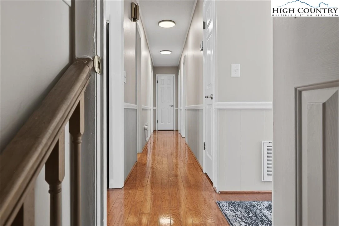 Image number 5 for the current listing