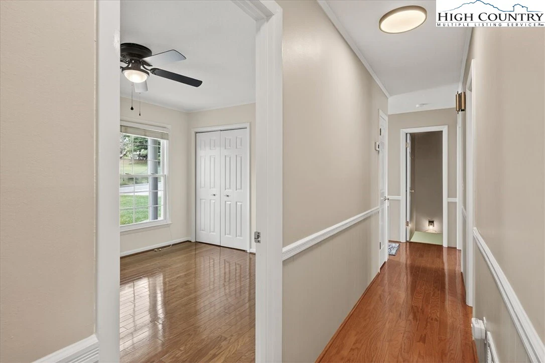 Image number 3 for the current listing
