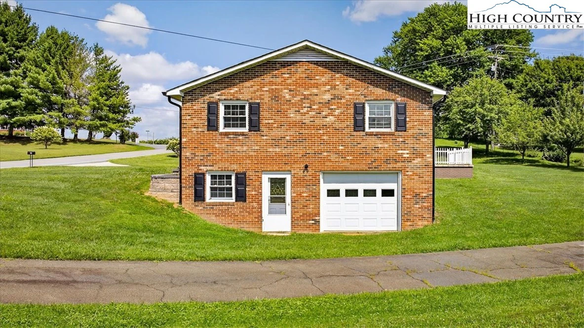 Image number 11 for the current listing
