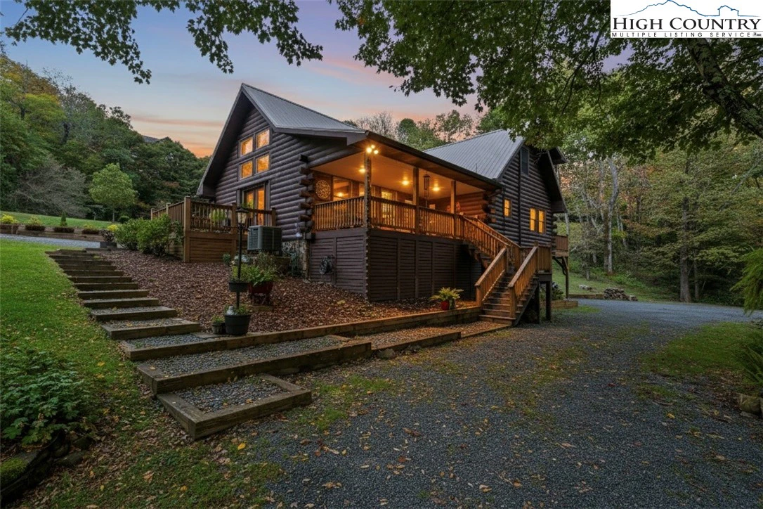 Image number 1 for the current listing