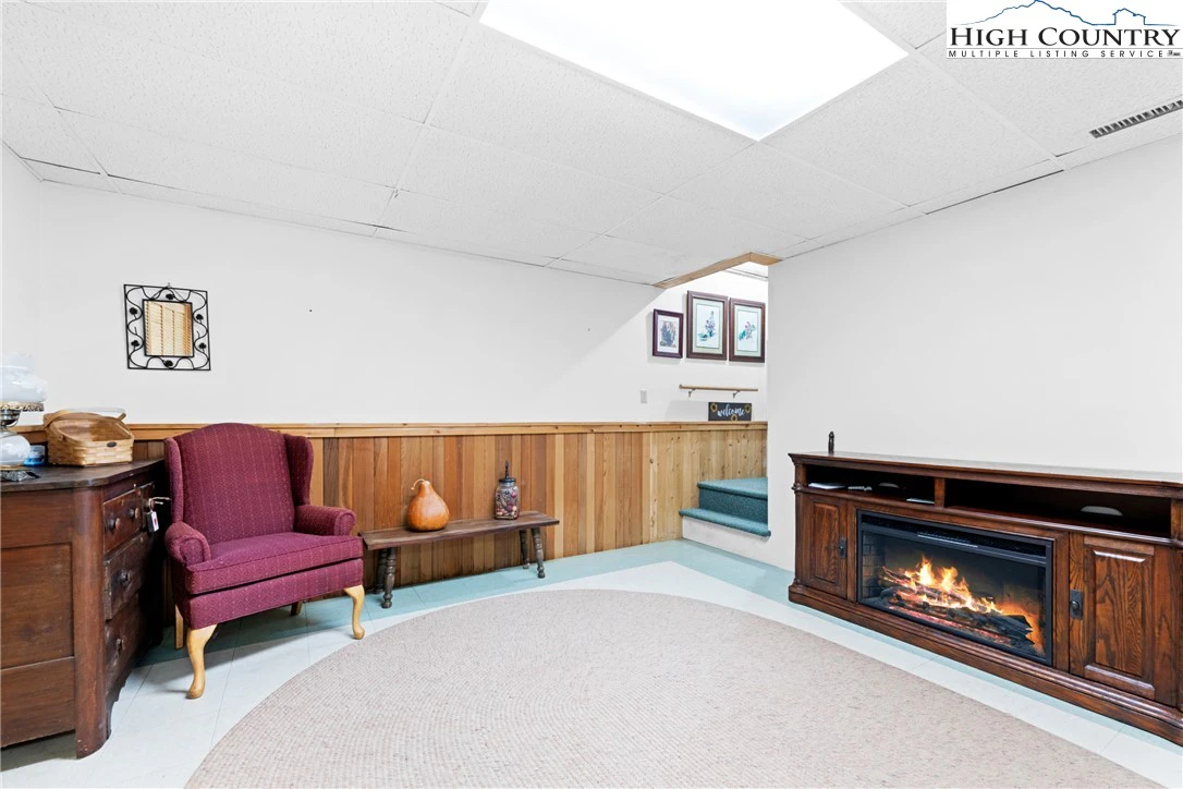 Image number 9 for the current listing