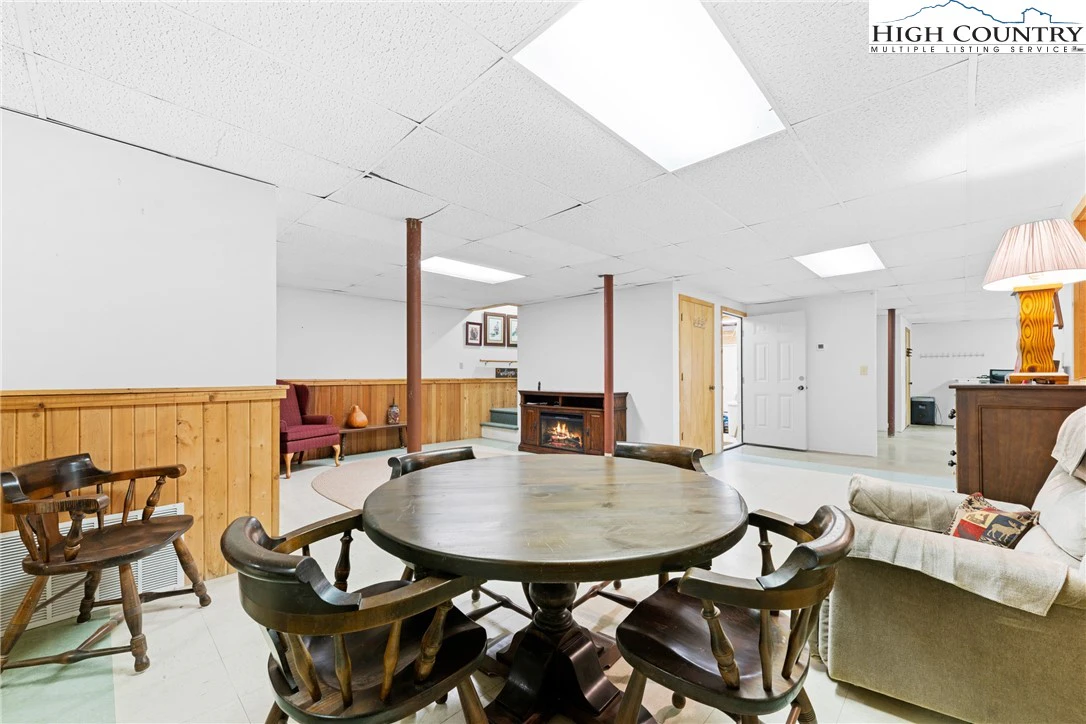 Image number 10 for the current listing