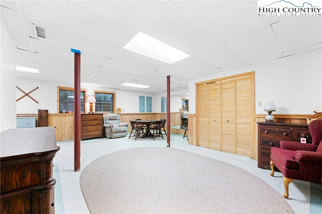 Image number 11 for the current listing