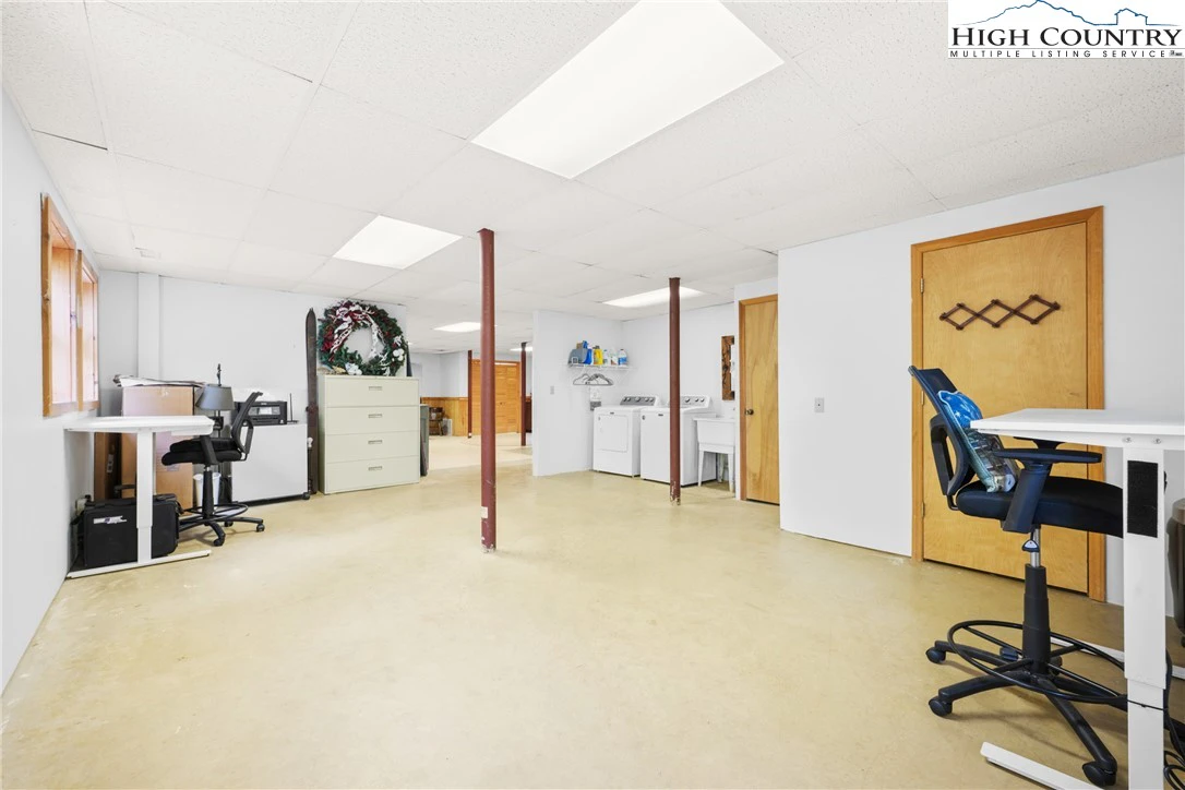 Image number 12 for the current listing