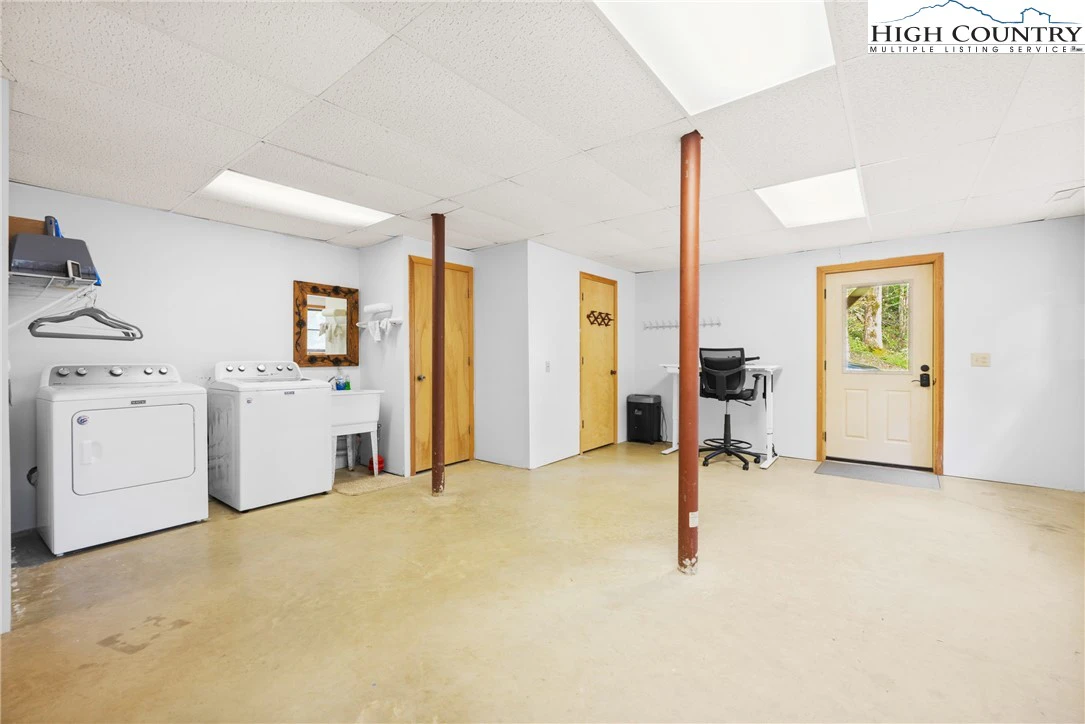 Image number 13 for the current listing
