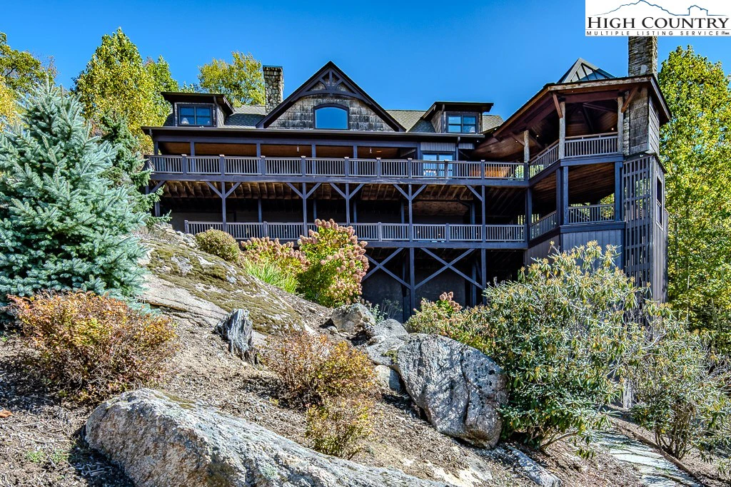 Image number 11 for the current listing
