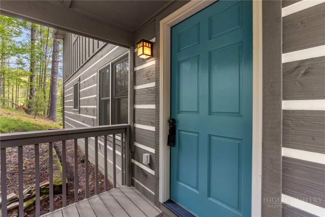 Image number 31 for the current listing