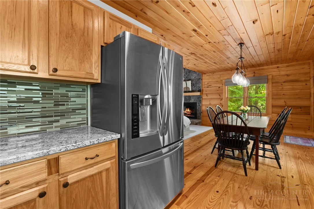 Image number 4 for the current listing