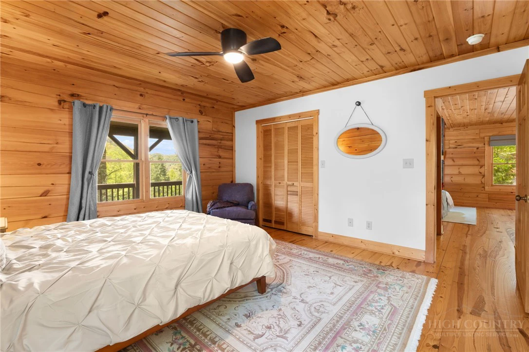 Image number 9 for the current listing