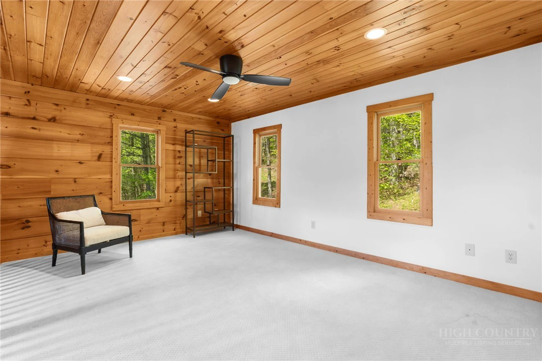 Image number 11 for the current listing