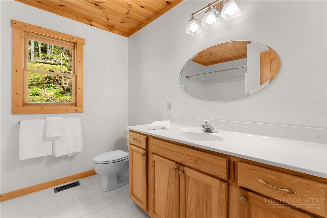 Image number 15 for the current listing