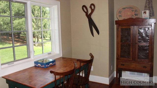 Image number 13 for the current listing