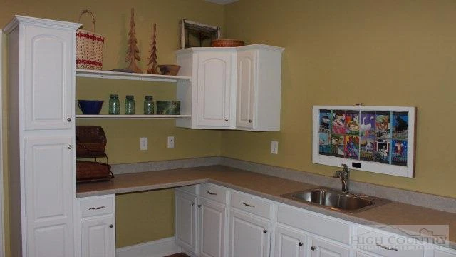 Image number 5 for the current listing